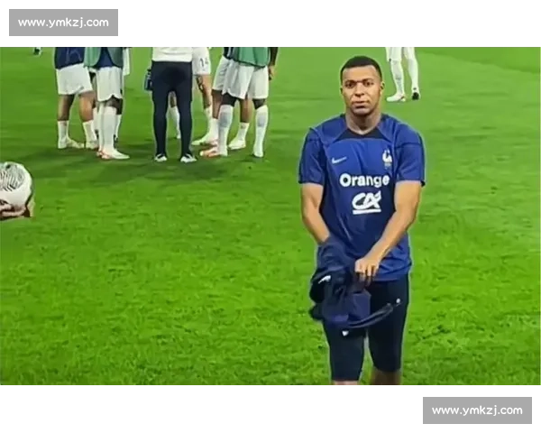 姆巴佩告别战!泪洒赛场,球迷高呼“谢谢你,姆巴佩!” 姆巴佩告别战!泪洒赛场,球迷高呼“谢谢你,姆巴佩!”